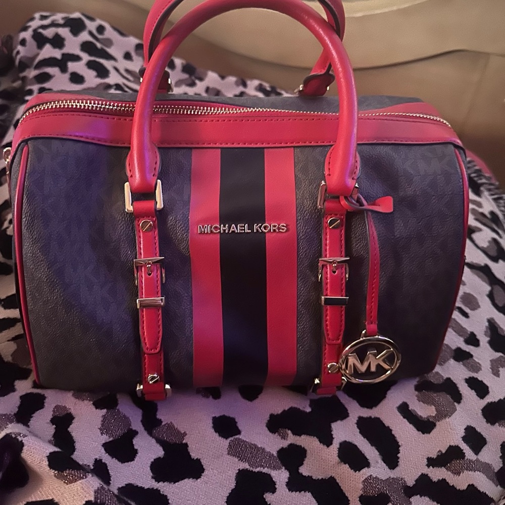Michael Kors, medium  Bedford duffle Crossbody - Picture 5 of 11